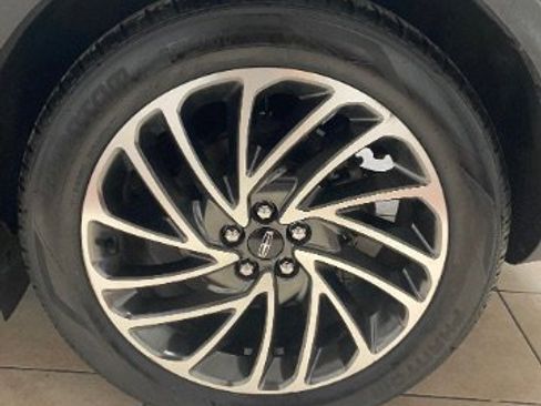 Used 2019 Lincoln Nautilus Reserve FWD image 30