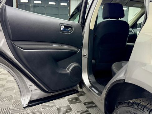 Used 2012 Nissan Rogue SV image 6