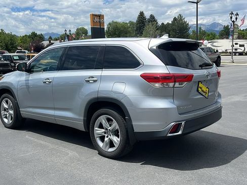 Used 2017 Toyota Highlander Limited w/ Carpet Mat Package AWD/4WD image 5