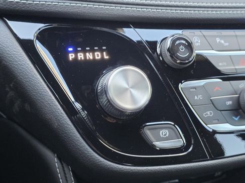 New 2026 Chrysler Pacifica Limited w/ Uconnect Theater Family Group image 33