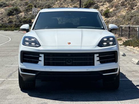 Used 2025 Porsche Cayenne image 11