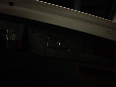 Used 2025 Volkswagen Atlas SE FWD image 8