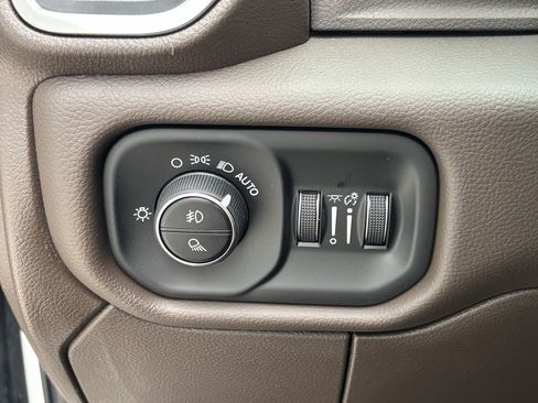 New 2026 RAM 3500 Laramie AWD/4WD image 22