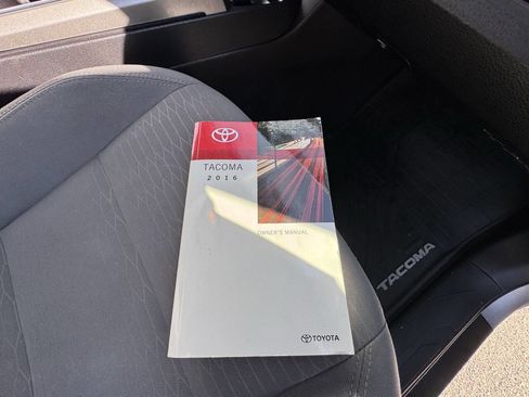 Used 2016 Toyota Tacoma SR5 w/ SR5 Appearance Package (SN) image 81