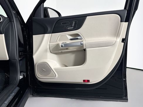 Used 2026 Mercedes-Benz GLB 250 image 22