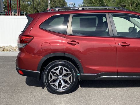 Certified 2022 Subaru Forester Premium AWD/4WD image 6