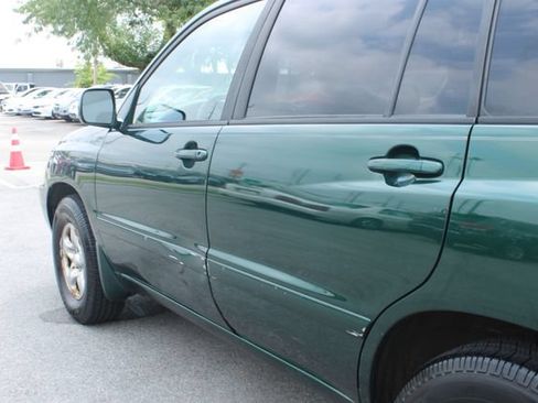 Used 2001 Toyota Highlander 2WD w/ Quick-Order Pkg image 39