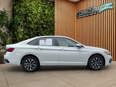 Used 2024 Volkswagen Jetta S FWD image 8