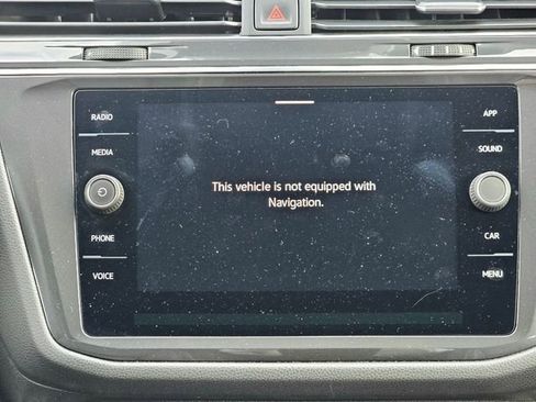 Used 2022 Volkswagen Tiguan SE image 39