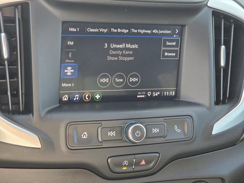 Used 2024 GMC Terrain SLE image 4