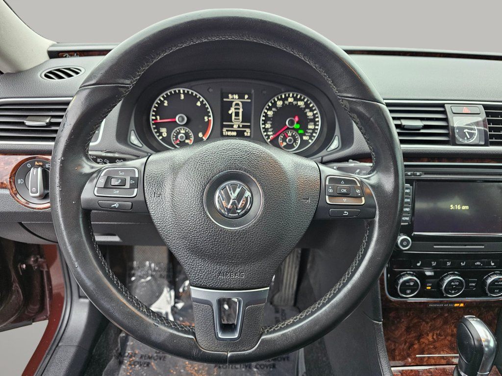 Used 2013 Volkswagen Passat TDI SEL Premium FWD image 6