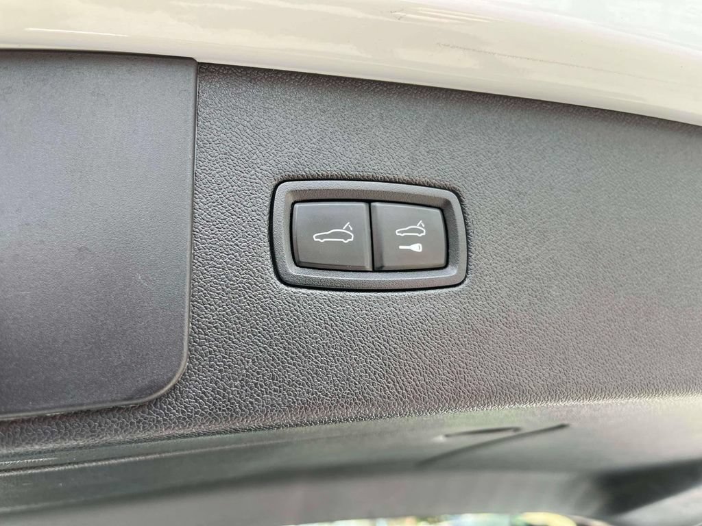 Used 2021 Porsche Cayenne AWD/4WD image 18