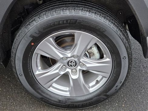 Used 2025 Toyota RAV4 XLE AWD/4WD image 15
