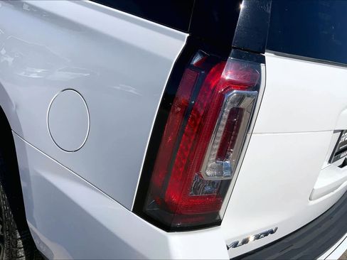 Used 2018 GMC Yukon SLT w/ Premium Edition image 29
