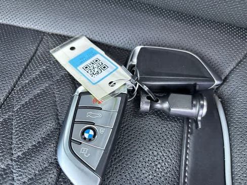 Used 2022 BMW 740i w/ M Sport Package RWD image 26