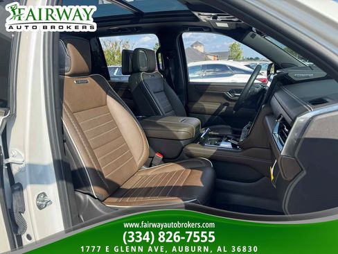 Used 2025 GMC Yukon XL Denali Ultimate w/ LPO, Floor Liner Package AWD/4WD image 12