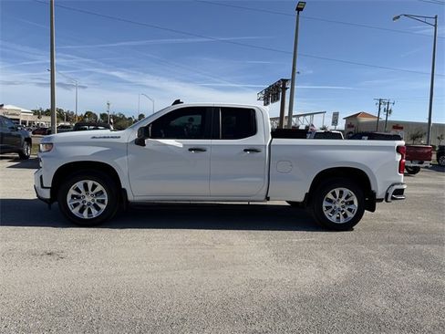 Used 2020 Chevrolet Silverado 1500 Custom w/ Custom Value Package image 6