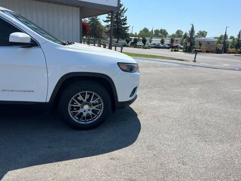 Used 2019 Jeep Cherokee Latitude Plus AWD/4WD image 15