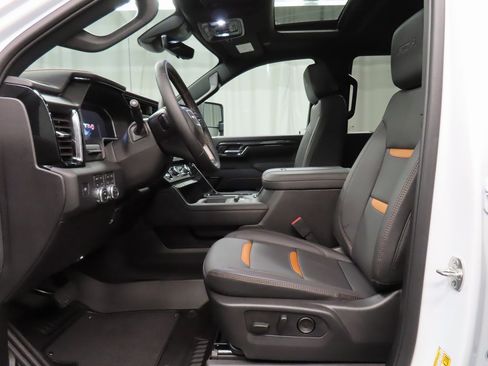 Used 2026 GMC Sierra 2500 AT4 image 9