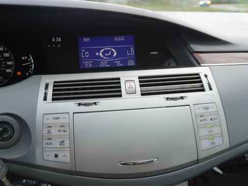 Used 2010 Toyota Avalon XLS FWD image 16