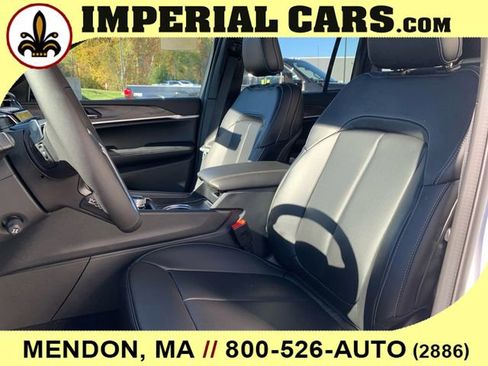 New 2025 Jeep Grand Cherokee Limited w/ Luxury Tech Group II image 37