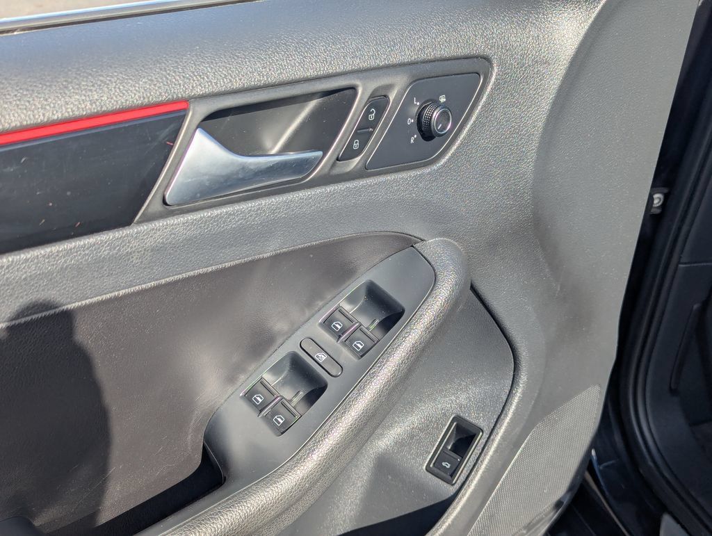 Used 2018 Volkswagen Jetta GLI FWD image 27