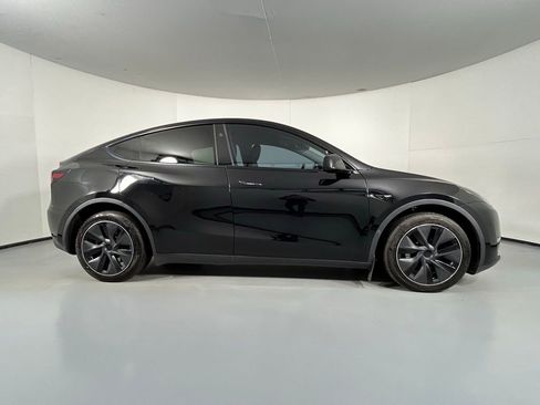 Used 2024 Tesla Model Y Long Range image 8