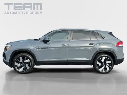 Used 2024 Volkswagen Atlas Cross Sport SE image 4