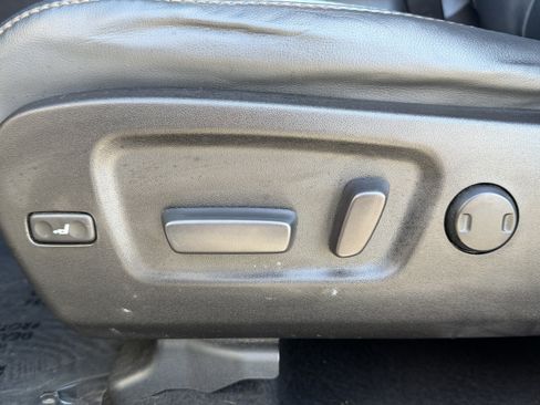 Used 2018 Toyota Highlander FWD V6 image 16
