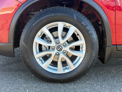 Used 2019 Nissan Rogue SV image 9