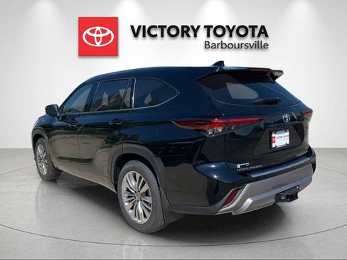 Used 2026 Toyota Highlander Platinum AWD/4WD image 3