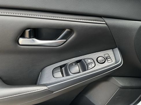 Used 2025 Nissan Sentra SV FWD image 17