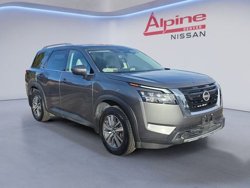 Used 2024 Nissan Pathfinder SL image 7