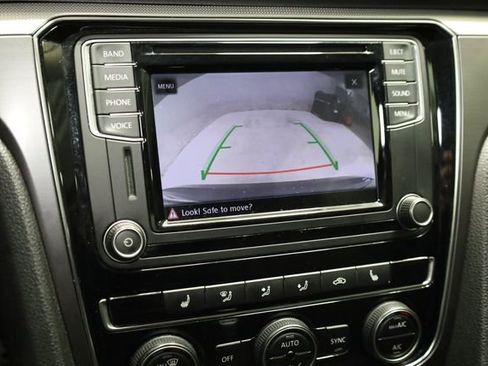 Used 2017 Volkswagen Passat 1.8T R-Line image 17