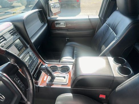 Used 2016 Lincoln Navigator Select AWD/4WD image 20