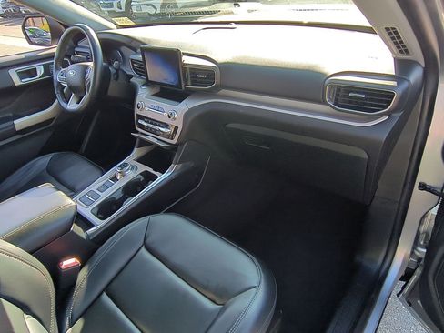 Used 2023 Ford Explorer XLT w/ Equipment Group 202A image 27