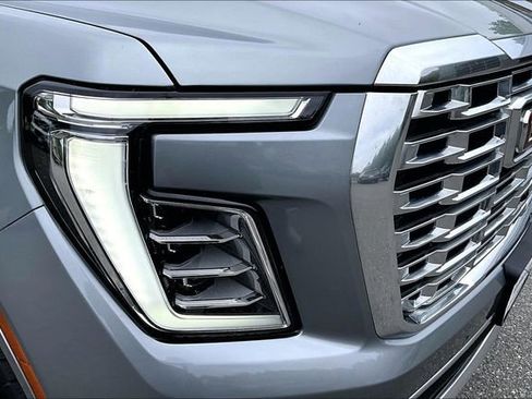 Used 2025 GMC Yukon Denali AWD/4WD image 29