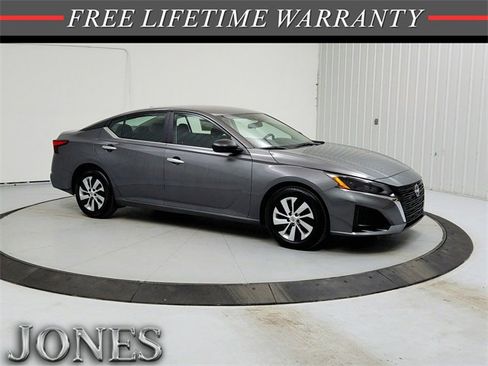 Used 2025 Nissan Altima 2.5 S image 1
