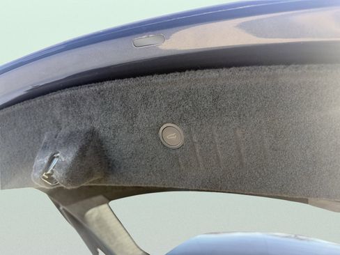 Used 2021 Tesla Model S Plaid image 11