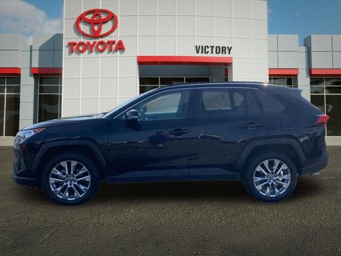 Used 2020 Toyota RAV4 XLE Premium AWD/4WD image 6
