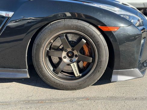 Used 2019 Nissan GT-R Premium w/ Premium Interior Package image 38