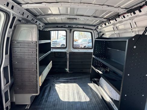 Used 2011 Chevrolet Express 1500 RWD image 11