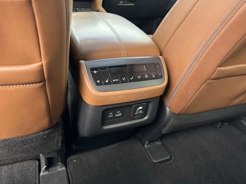 Used 2023 Nissan Pathfinder Platinum image 11