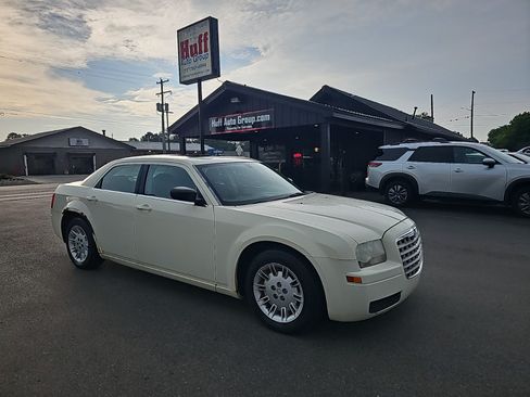 Used 2007 Chrysler 300 RWD image 1