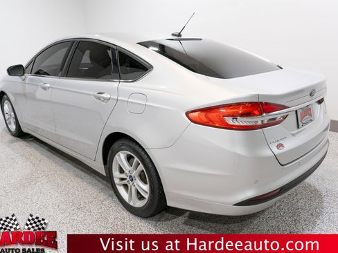 Used 2018 Ford Fusion SE FWD image 3