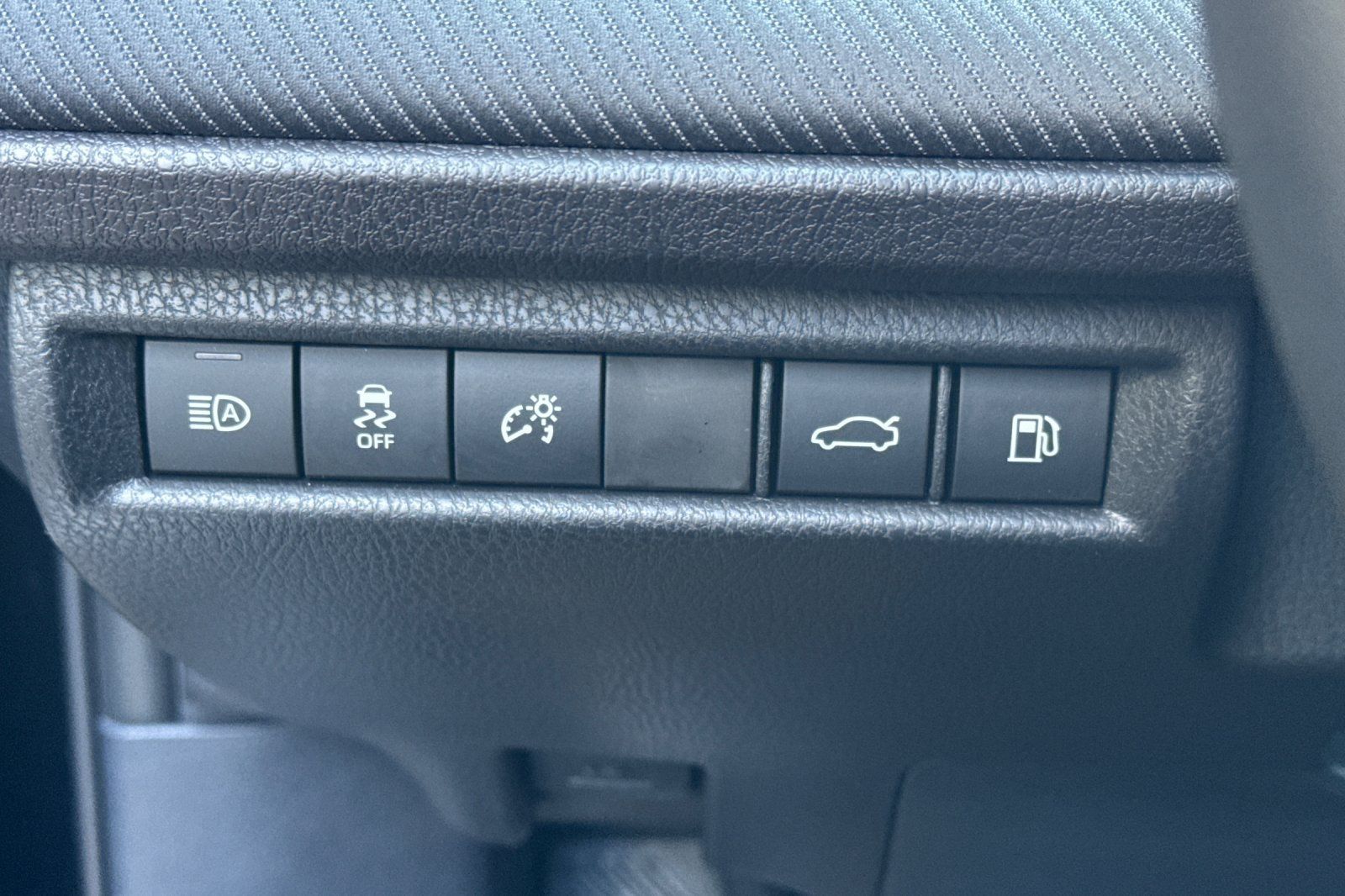 Used 2026 Toyota Camry Hybrid FWD image 33