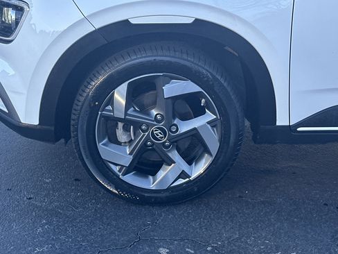 Used 2023 Hyundai Venue Limited image 13