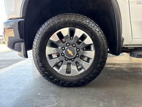 Used 2022 Chevrolet Silverado 2500 Custom AWD/4WD image 33