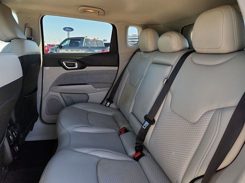 Used 2022 Jeep Compass Latitude image 5