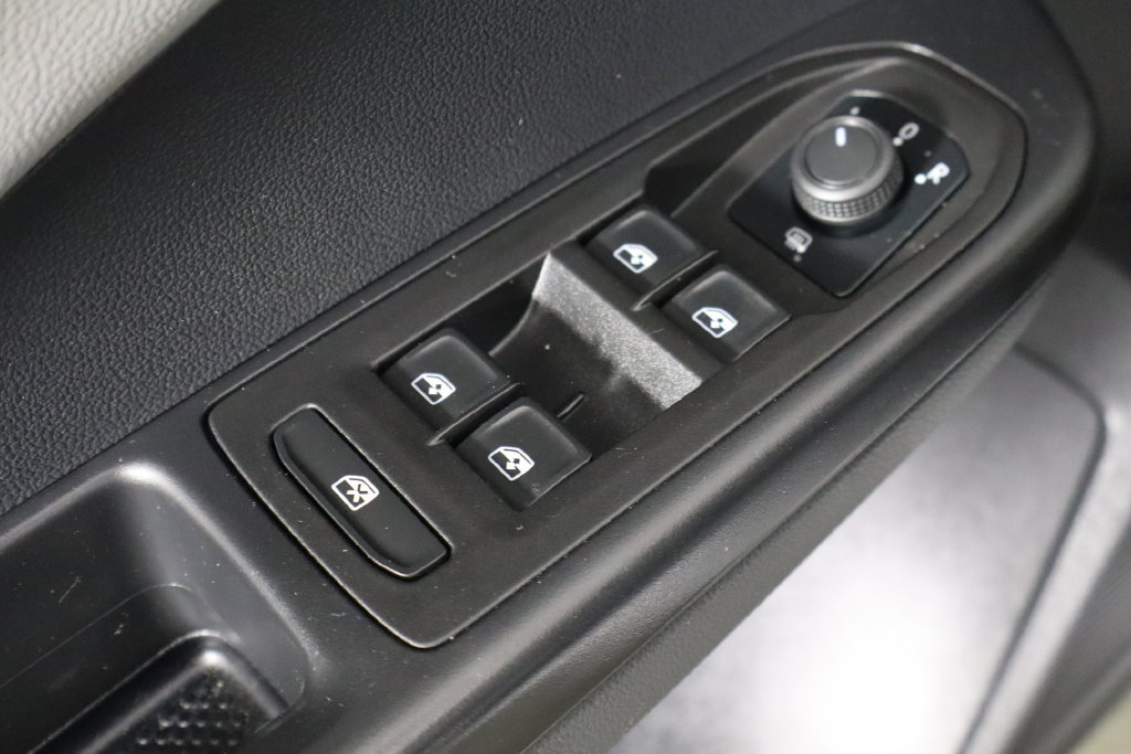 Used 2023 Volkswagen Taos SE FWD image 19
